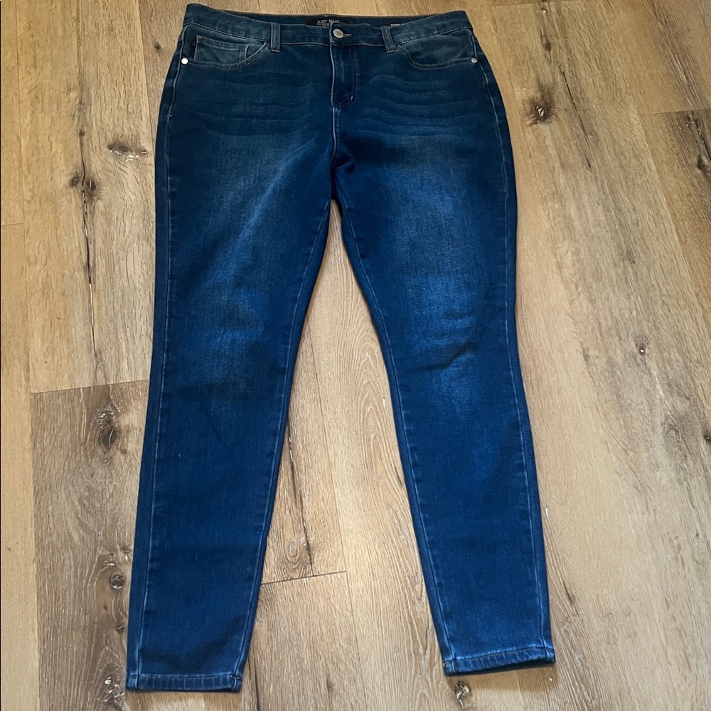 Judy Blue Jeans Womens 13/31 Medium Wash Skinny Flattering Fit